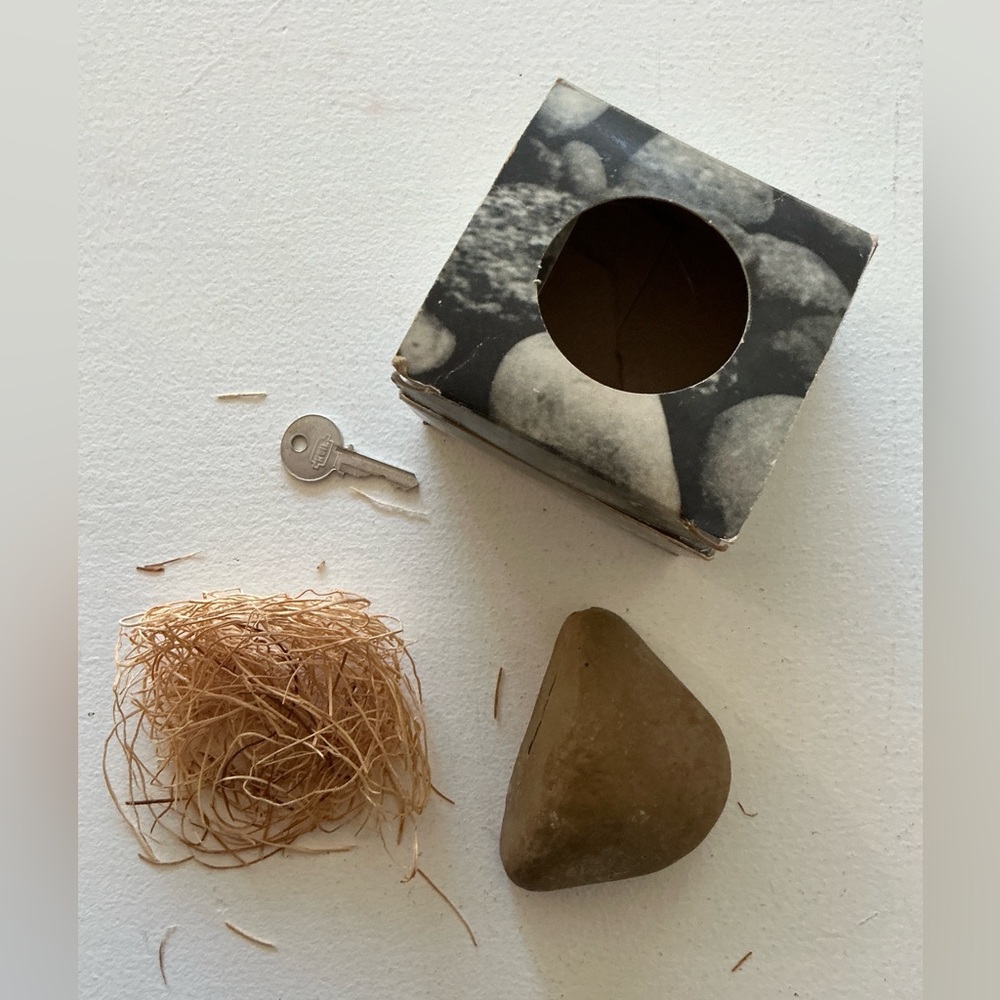 VINTAGE HIDE A KEY ROCK - Picture 2 of 10
